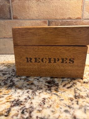 VINTAGE Wooden Recipe Box with 'RECIPES' Stencil - Brown